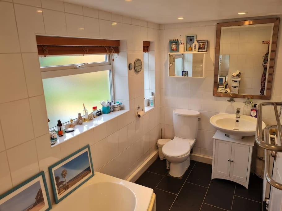 Modern Bungalow With Private Swimming Pool 메이든헤드 외부 사진