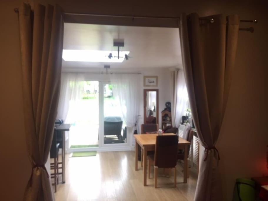 Modern Bungalow With Private Swimming Pool 메이든헤드 외부 사진